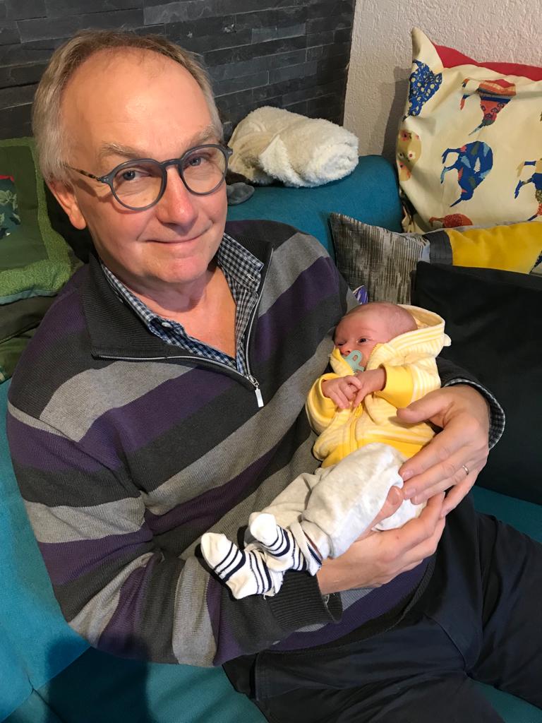 Gwen mit Opa